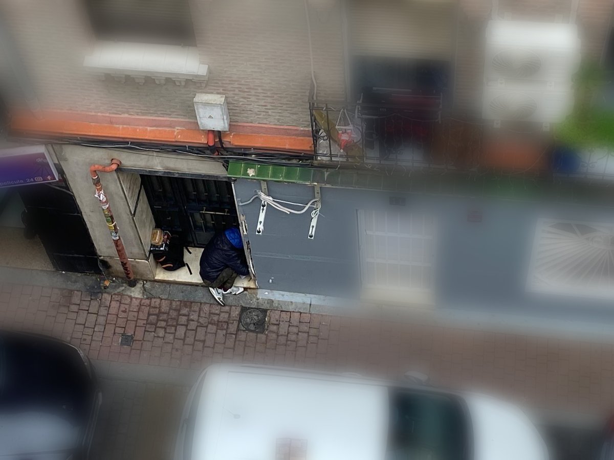 Algunos portales de la calle Concordia tienen esta estampa desde hace tiempo, acompañado de gritos y peleas a cualquier hora.

<a href="/JMDpvallecas/">Puente de Vallecas</a> <a href="/AngelNinoQ/">Ángel Niño</a> así estamos, las drogas hacen estragos en el barrio. Alguna idea, sugerencia, plan para abordar esta grave problemática?