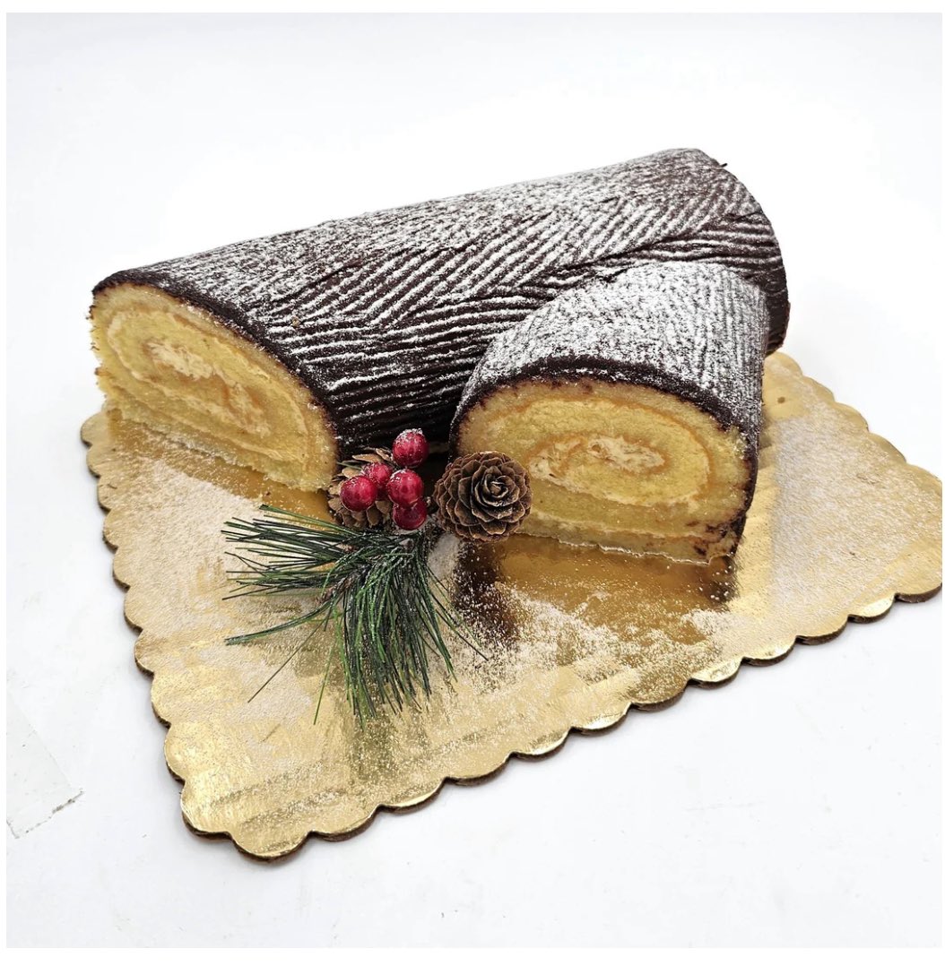 🎄✨ The holiday magic is baking! 🎅❤️ Our Christmas Collection is here to make your season sweeter than ever. From festive cakes to joyful treats, now’s the time to order before we sell out! ❄️🍰🎁

Grab your favorites at EddasCakeDesigns.com 🎄✨
#EddasCakes #Christmas