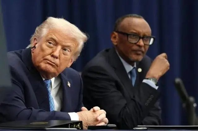 AnelkaAmeka's tweet photo. A à Mount Pocono, en Pennsylvanie, le 9 décembre 2025. Dans le contexte d'une discussion sur les politiques économiques et énergétiques (batteries vs. pétrole), Trump a revendiqué avoir mis fin au conflit RDC-Rwanda pour faciliter l'accès aux minerais.🫣😭🇨🇩 https://t.co/iWnIU7U3f8