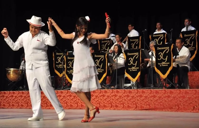 El rey de lo danzones "Nereidas" fue compuesto por Amador en 1932 esto por encargo del dueño del "California Dancing Club", quien necesitaba una pieza musical para la inauguración de un nuevo cabaret con el nombre #Nereidas en la colonia, Guerrero.