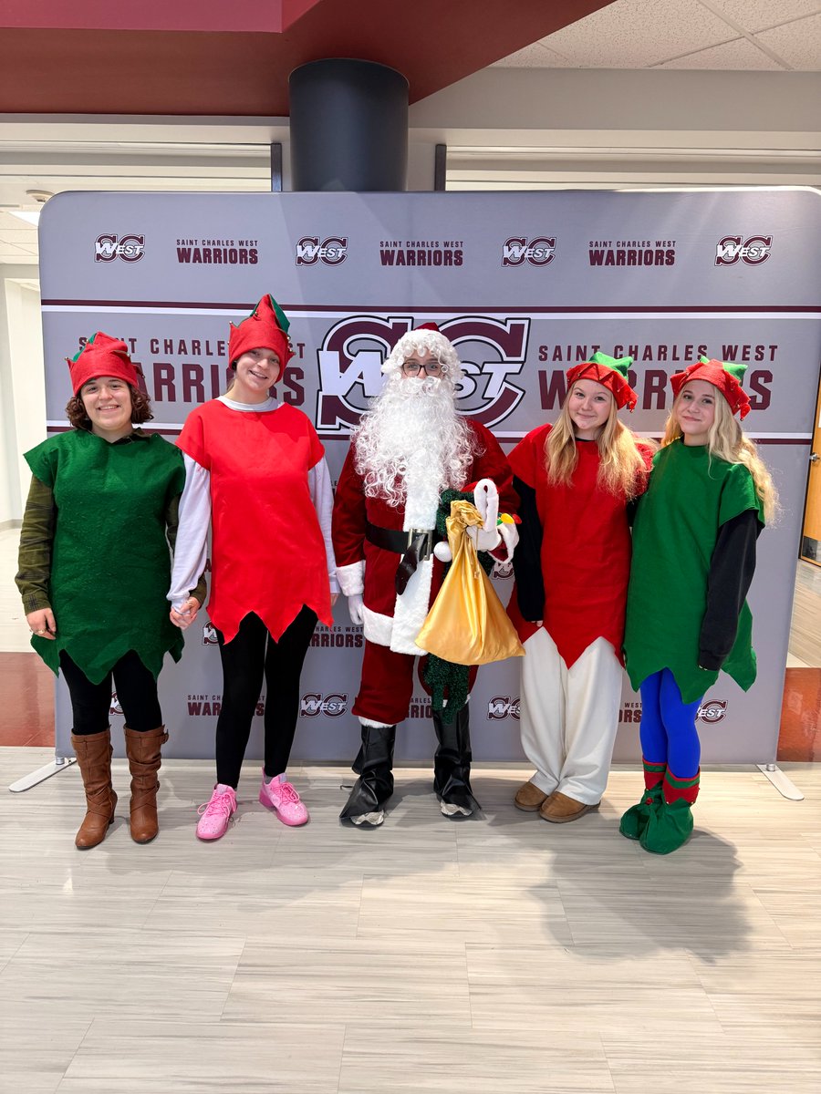 StCharlesWNHS's tweet photo. HO HO HO

Some very special guests are off to visit @StChasCitySch !!! See you soon, @PtoHarrisElem @monroescsd and Null!! @KimseyKate    

Thank you to Santa, the elves, letter writers/decorators and @mrshowardscw and Ms. Holland!! https://t.co/S5M6kHFibf