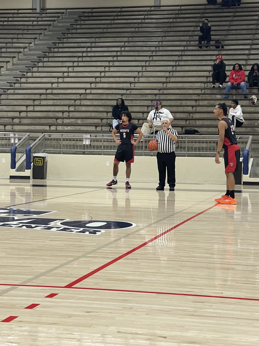 Good start in Day 2 of the San Antonio ISD Tournament.

Knights 60
Seguin 42

Knights improve to 12-1 on the year and will play again this evening at 6pm in the semifinals.
#RepTheShield 🛡️ 
#HonorHeights 🏰 
#DoWhatsRight
<a href="/KilleenISD_/">KISD Sports</a> 
<a href="/hoopinsider/">Hoopinsider</a> <a href="/KDHsports/">KDH Pressbox</a> <a href="/Tabchoops/">𝙏𝘼𝘽𝘾🏀📋</a>