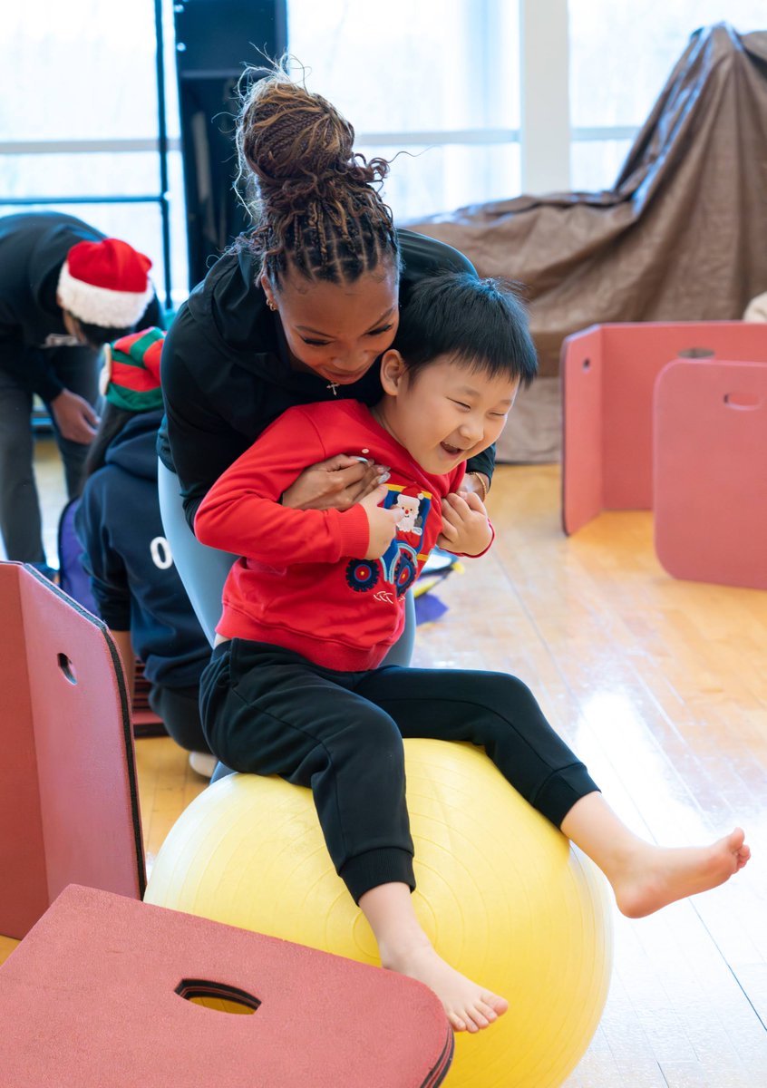 RU_SKFL's tweet photo. Student-athletes from @RutgersTFXC, @RutgersWRowing, and @RUGymnastics volunteered their time at the Somerset Hills YMCA for the Saturdays In Motion Holiday Party, celebrating the holiday spirit with games, music, and fun activities for the kids. https://t.co/IdiXjNFsGa