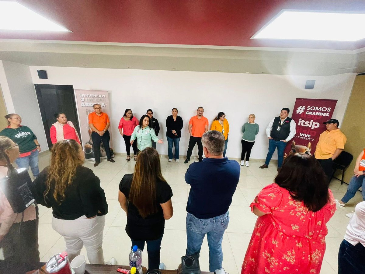 Impartimos la sesión Prevención del Acoso y Hostigamiento Sexual al personal de la Jurisdicción Sanitaria, reforzando herramientas para construir espacios laborales seguros y libres de violencia. 💜🤝

#PotosíSinLímites #RicardoGallardo #Semujeresslp