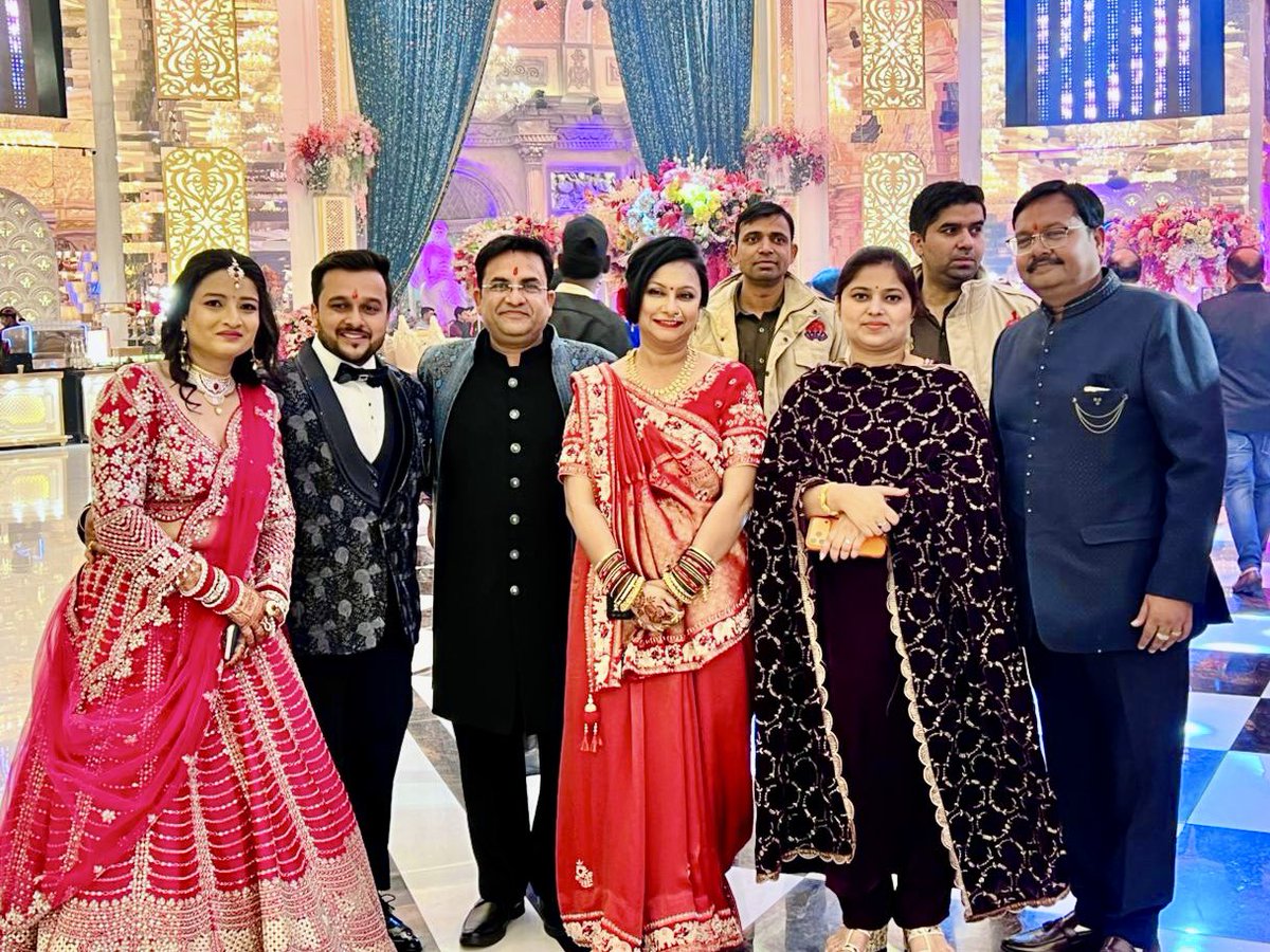 आज खुर्जा के प्रतिष्ठित व्यापारी व अग्रसेन एजुकेशन सोसाइटी के उपाध्यक्ष श्री अंकुर अग्रवाल जी के बेटी प्रिय गौरवी के विवाह समारोह में ग़ाज़ियाबाद स्थित वेदांता फार्म पहुंचकर परिजनों को शुभकामनाएँ प्रेषित कीं…. 

<a href="/BJP4India/">BJP</a> <a href="/BJP4UP/">BJP Uttar Pradesh</a> <a href="/JPNadda/">Jagat Prakash Nadda</a> <a href="/narendramodi/">Narendra Modi</a> <a href="/AmitShah/">Amit Shah</a> <a href="/blsanthosh/">B L Santhosh</a>