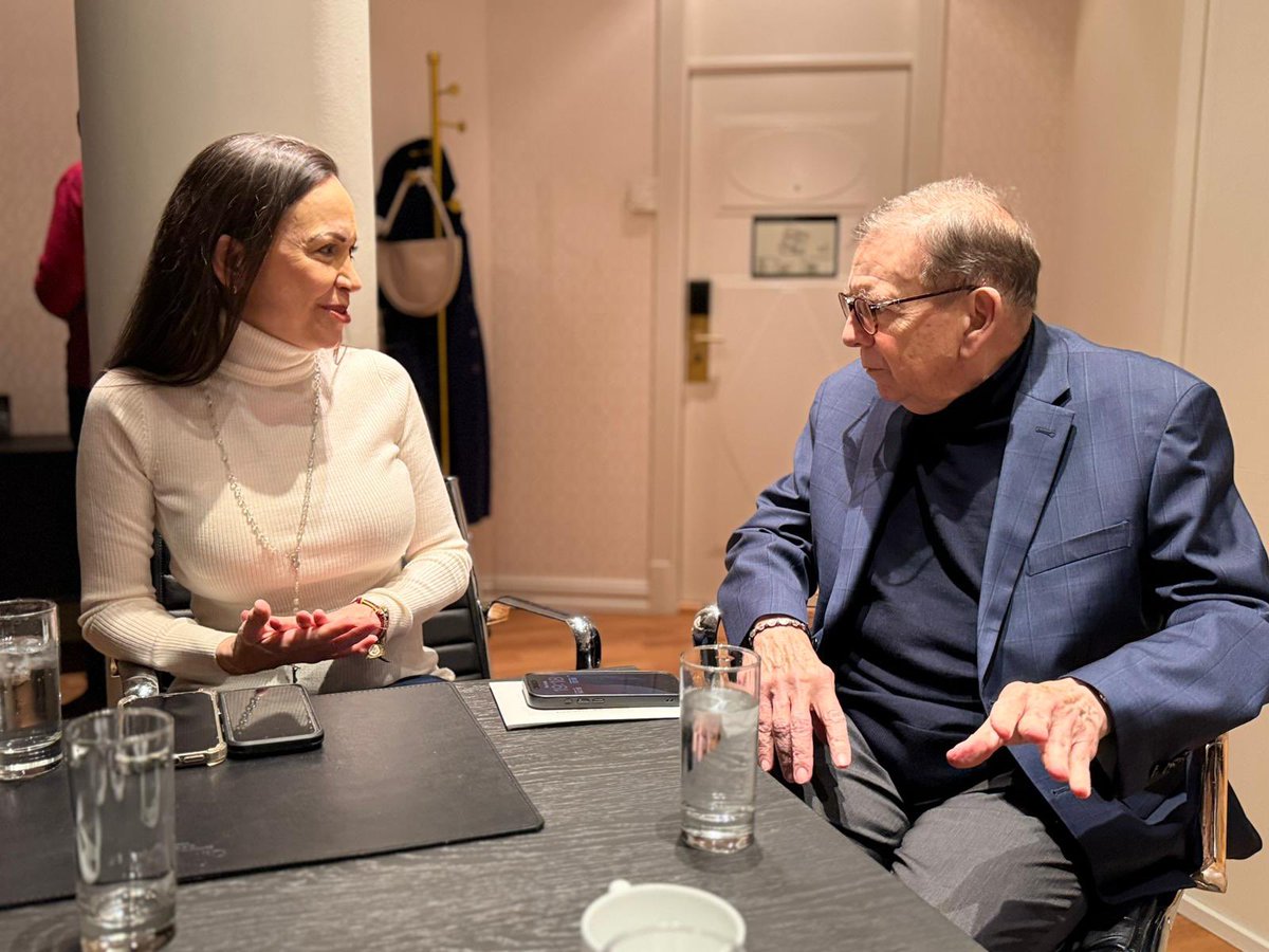 EdmundoGU's tweet image. Hoy me he reunido con María Corina (@MariaCorinaYA) en una jornada de trabajo y planificación intensa.
Estamos plenamente coordinados para los retos por venir. 
Es fácil trabajar en la reafirmación del objetivo común: la libertad de nuestro país.