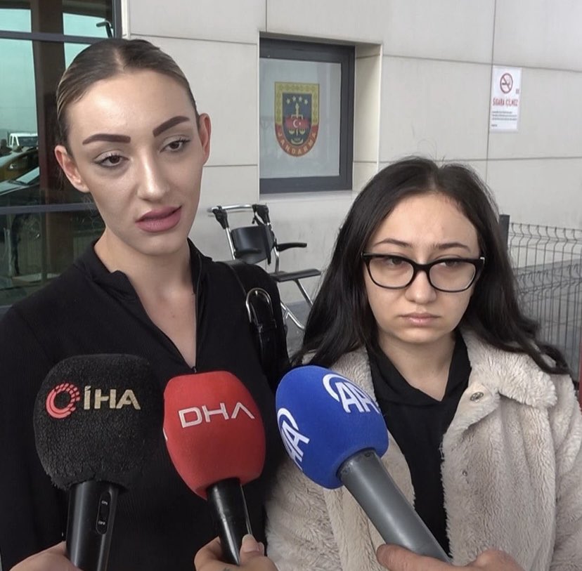 bisesbinefess's tweet photo. Tipinde meymenet yokki bi kere Allah affetsin erkekten dönme gibi. Annesi ölmüş cinayetle suçlanıyor full makyaj yapacak kadar umursamaz, evli adamla düşüp kalkacak kadar ahlaksız, en üzücüsü de annesini öldürecek kadar vicdansız. Tüm günahları işlemeye yemin etmiş sanki #Güllü https://t.co/PBosmfJ5gM