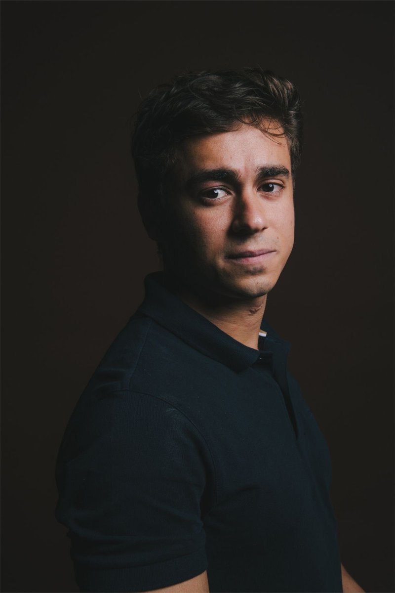 CentralDireitaB's tweet photo. 🇧🇷 AGORA: Nikolas Ferreira diz que sobrou a Figueiredo e Eduardo Bolsonaro culpar a própria direita pela revogação da Lei Magnitsky.

O comentário responde à nota de Eduardo e Paulo, que atribuem à direita brasileira o fracasso de suas ações. https://t.co/I4FVK2ZTx2