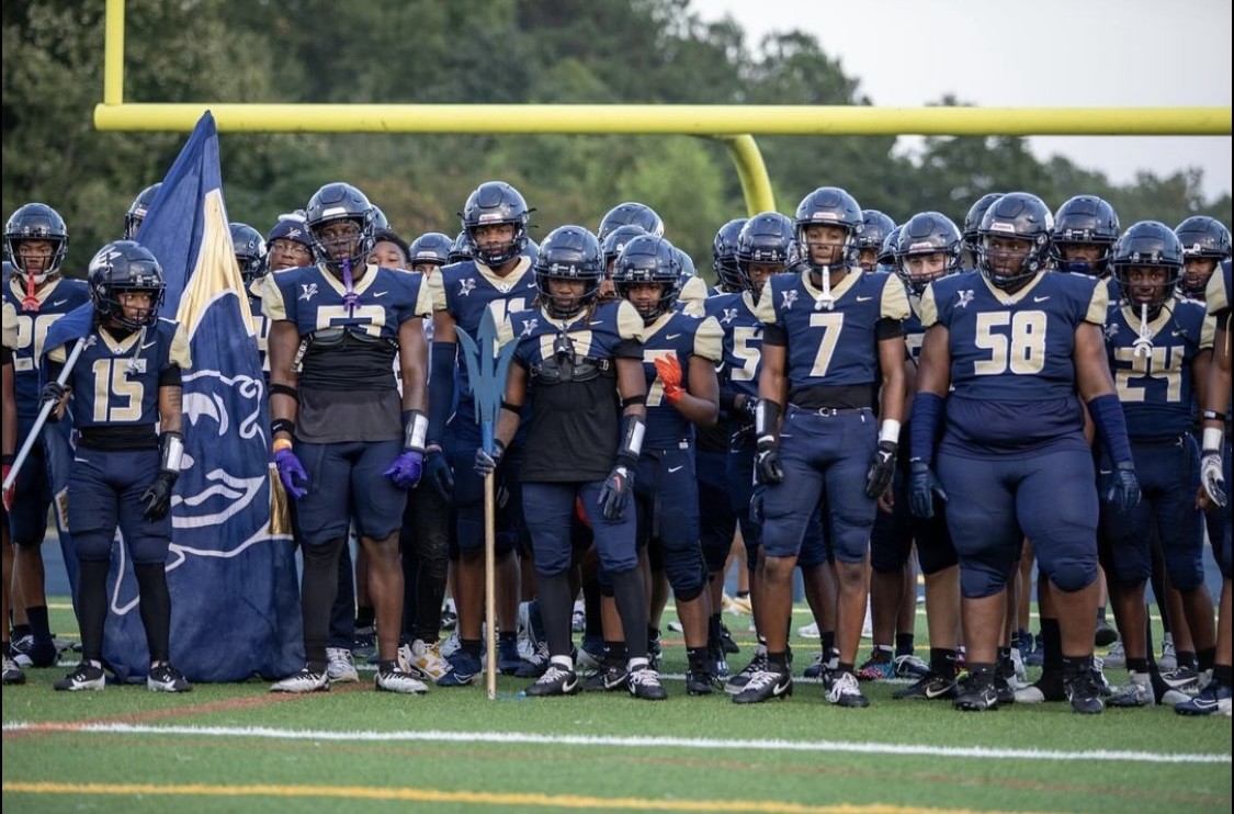 GameStrat's tweet photo. Good luck to GameStrat team Varina HS (@VarinaFootball) tomorrow as they play in Virginia's Class 4 State Championship 🏆🔥

Varina has been using GameStrat for in-game replay since 2021...✅

Now Varina is getting ready to play in their second straight Class 4 Championship 😤📈 https://t.co/NT0HZO8HId
