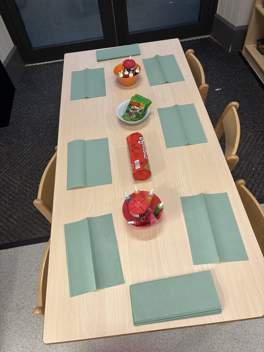 Miss Nicholson tweet media