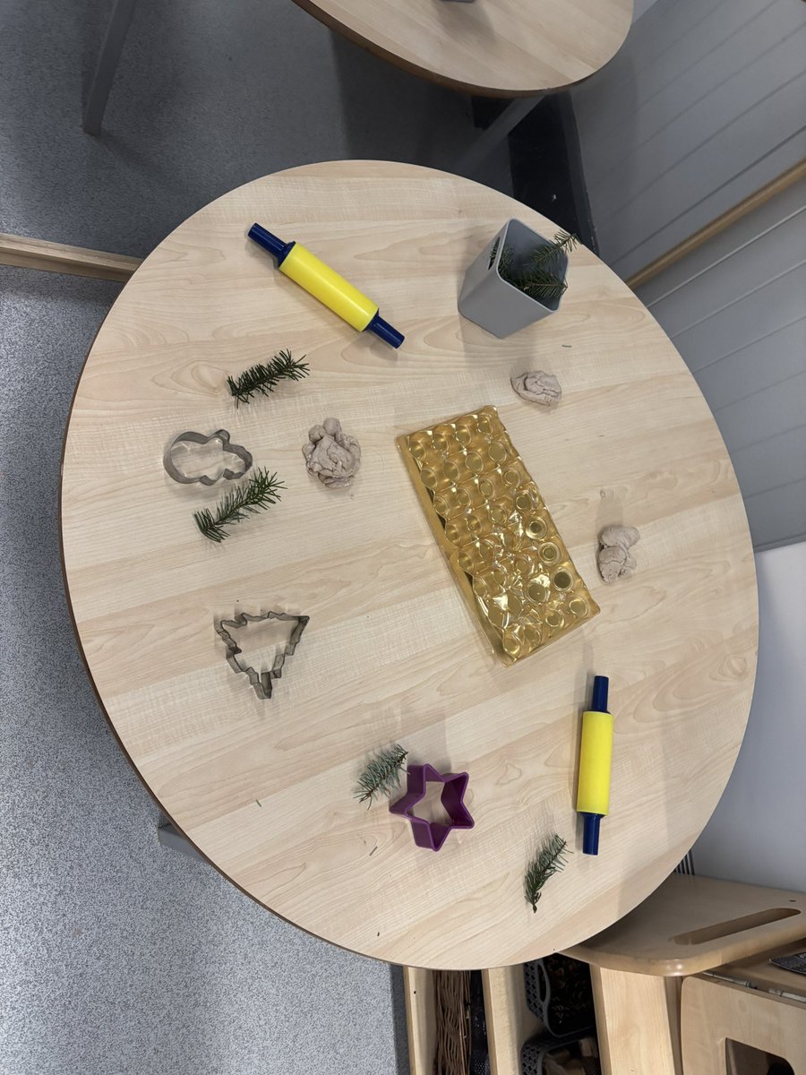 Miss Nicholson tweet media