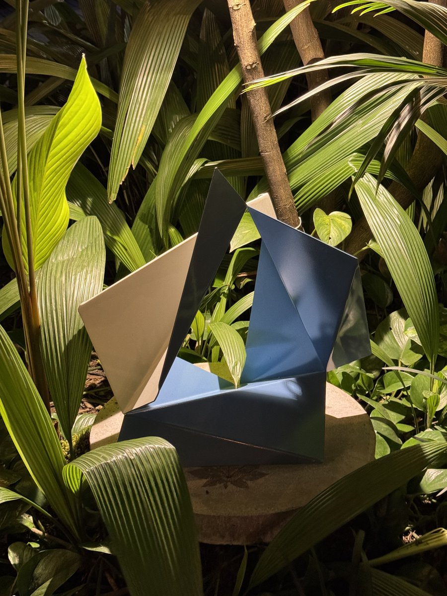ArteAlto's tweet photo. La exposición de Juan Ricardo Mejía ya está abierta en el restaurante Cola’e Chucha (Edificio Q Office).

Esculturas en acero instaladas en jardines e interiores.

Disponible por pocos días. Puedes visitarla cuando quieras.
#arte #escultura #diseño https://t.co/frJER7wuRe