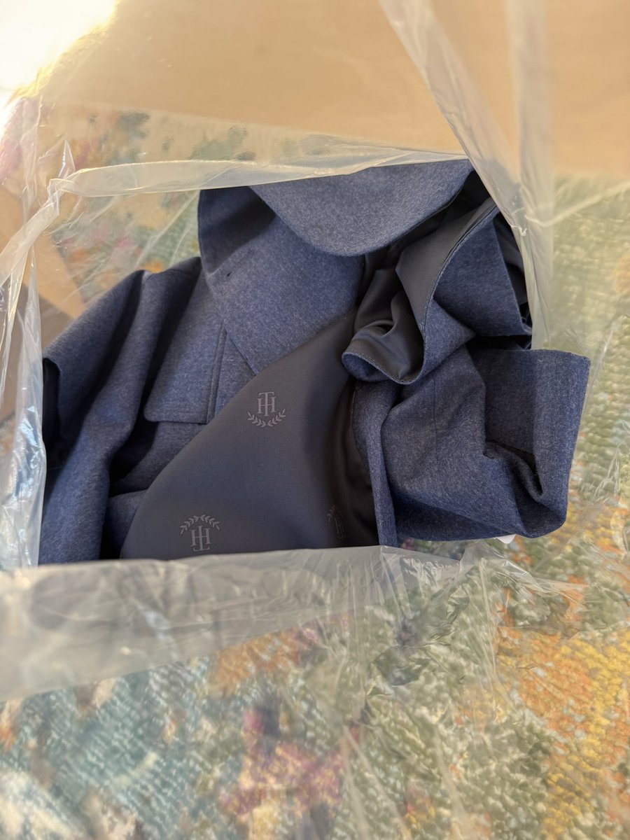 bobbysbiotech's tweet photo. @Macys beautiful packaging for a $500 suit jacket such #class https://t.co/z8SyLY2Fxx