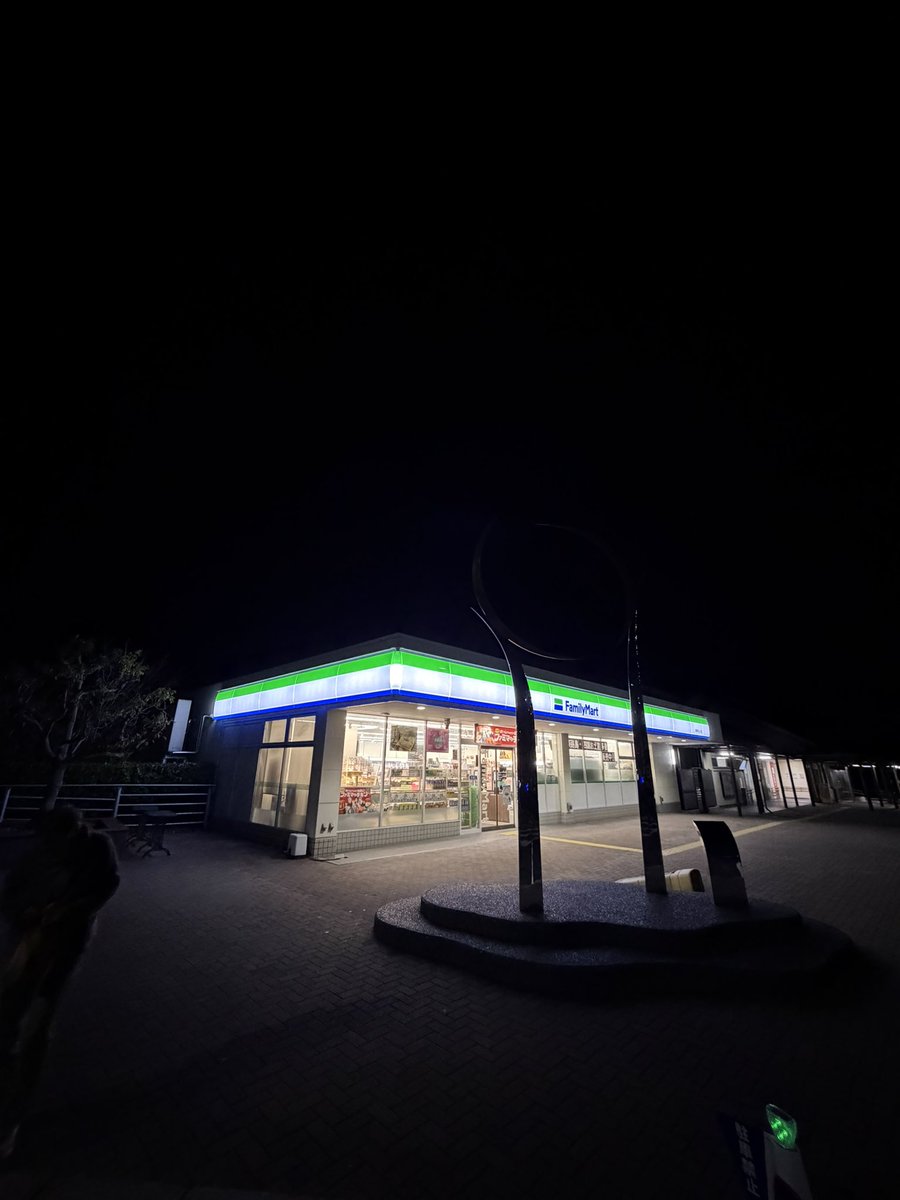 SignLab_2010's tweet image. ファミマ。