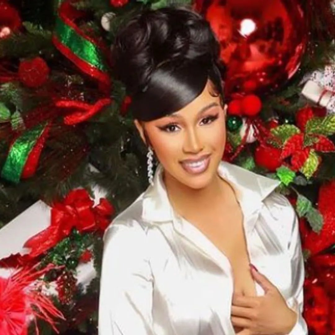 Poo_Crave's tweet photo. Cardi B allegedly forgot to to buy her children Christmas gifts last year:

"They want you to be Mrs. Claus" https://t.co/mgMoBTGRrV