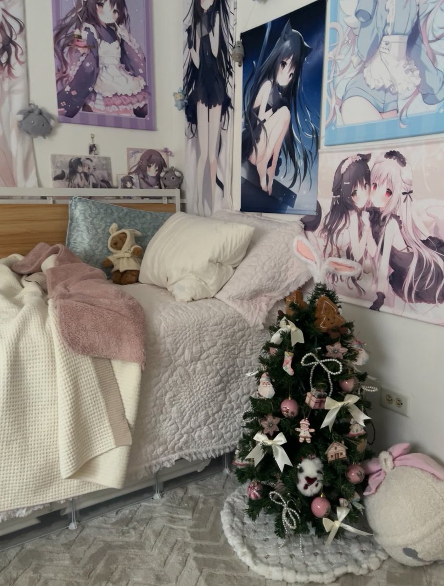 nyaapara's tweet photo. favorite parts of my bedroom ♡ https://t.co/Fu7Yokt64P