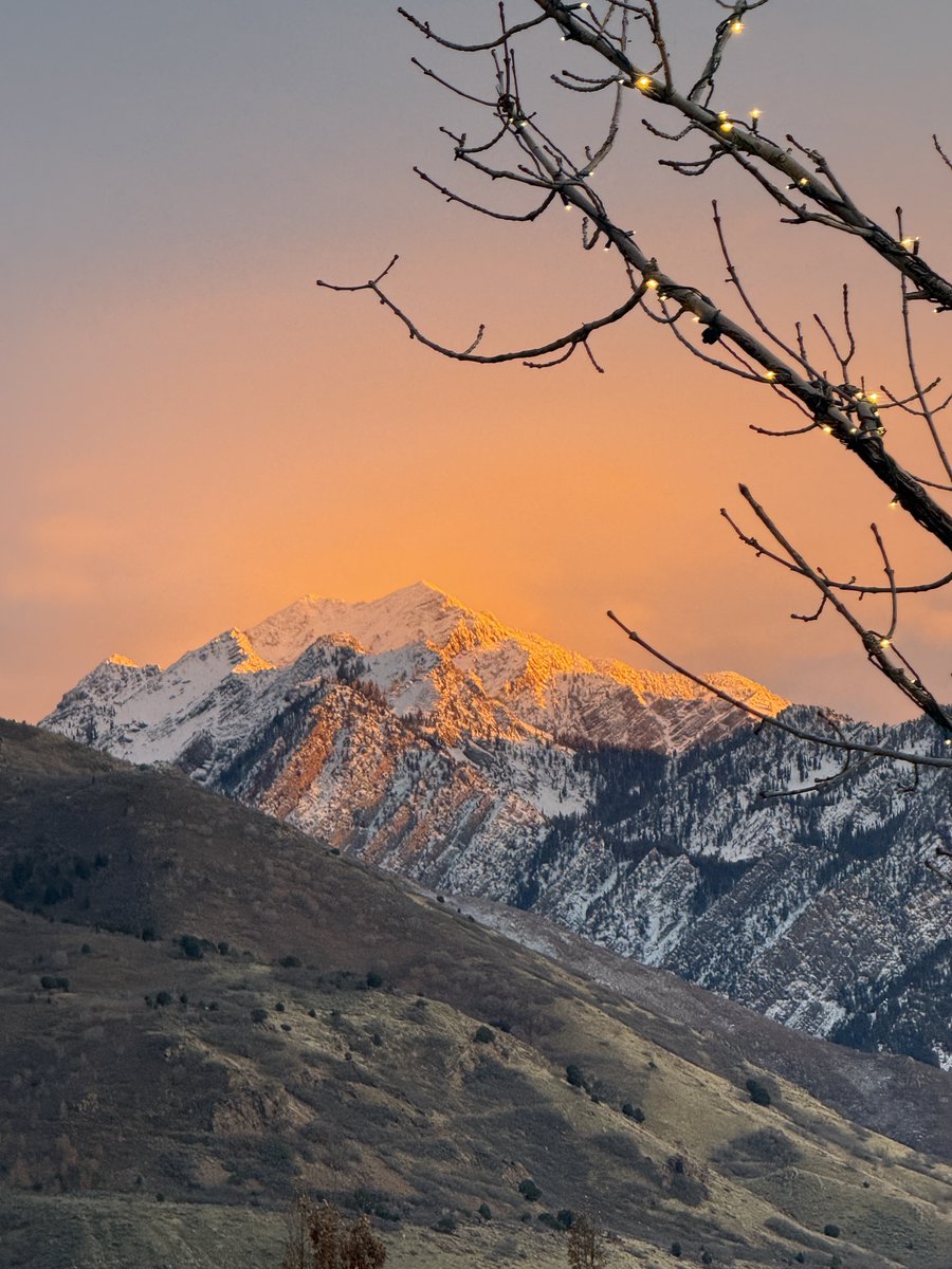 Squeezed in one last business trip before the end of the year — and it took me to a city I’d never been to before: Salt Lake City! And wow… it was awesome.

From the moment I landed, the landscape was stunning and the energy was strong but calm, and...I learned so much. 

I
