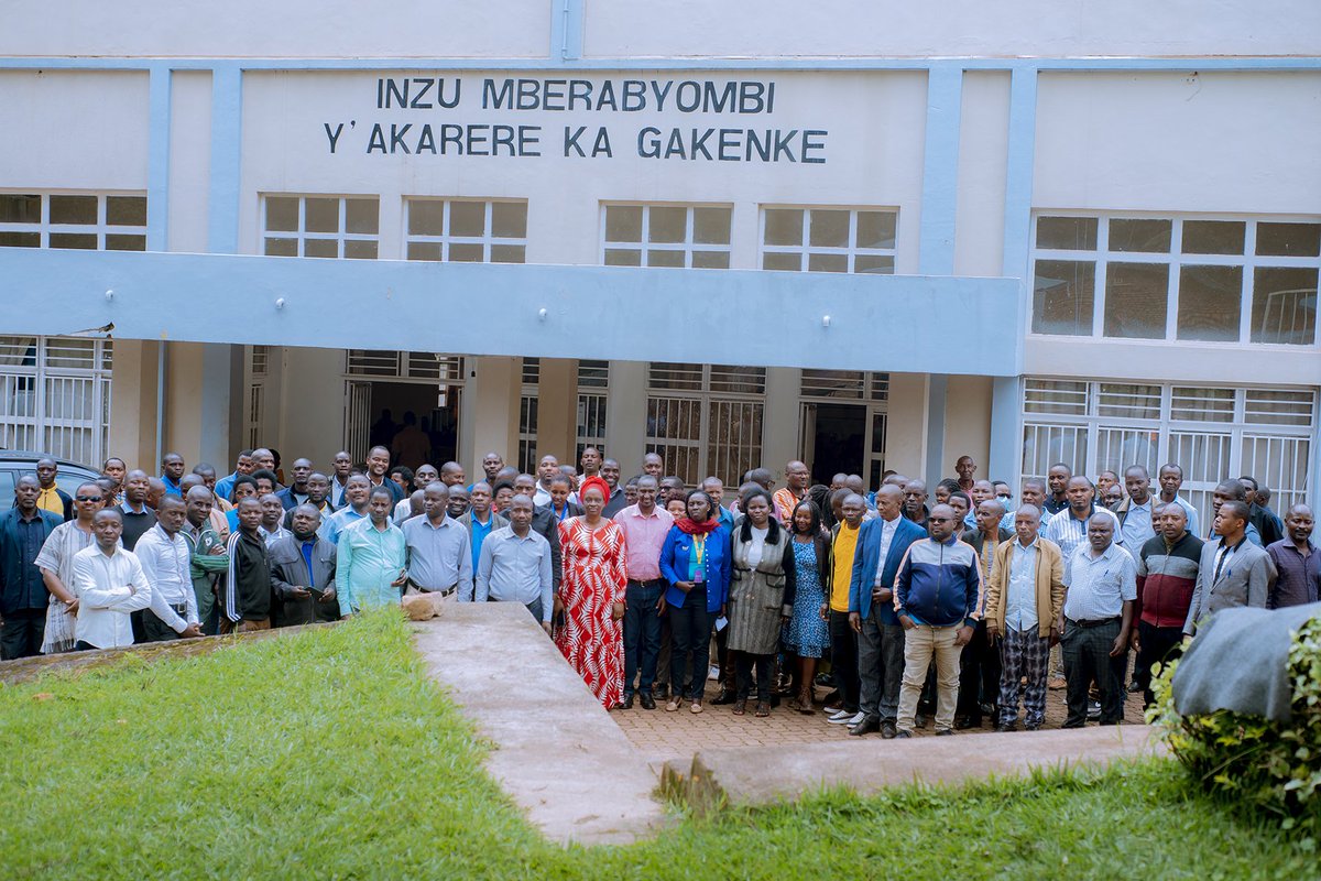 adepe_rwanda's tweet photo. Yesterday, #ADEPE wrapped up a 2-day training for 44 head teachers, 10 SGAC chairs, and 12 Sector Education Inspectors on #Safeguarding, #PositiveDiscipline, and #BullyingPrevention under the @LIFT_Rwanda program in the @GakenkeDistrict.
#EducationForAll
#Partnership4Change https://t.co/unIgRqTEds