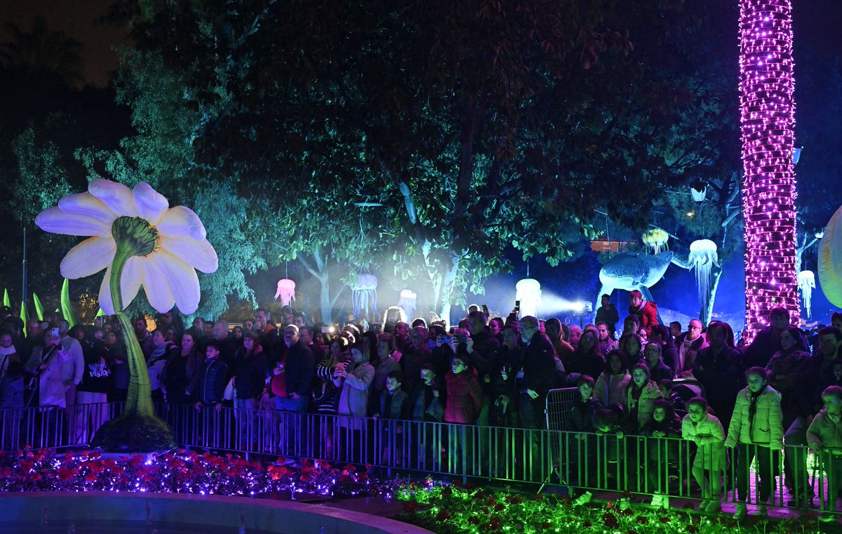 El Jardín del Malecón se transforma, un año más, en un lugar mágico… en el Jardín de los Sueños ✨

Todos los días, de 18:30 a 23 horas, murcianos y visitantes podrán recorrer este espacio donde la luz y la fantasía se dan la mano.

En Murcia, la Navidad hay que vivirla,