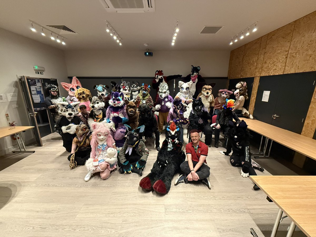 Happy #fursuitfriday hope everyone has had an amazing week and we hope to see some of you tomorrow for the Norfolk furs Xmas furmeet