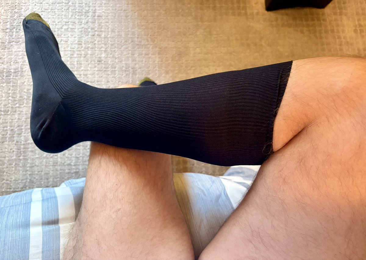 Mark71180103's tweet photo. Black nylon. Gold Toe. Over-the-calf. 😏🧦”

#GoldToe
#BlackNylons
#OverTheCalf
#OTCSocks
#SockGame
#MensStyle
#SockLovers
#FlirtyFit https://t.co/hgPFSBpfJl