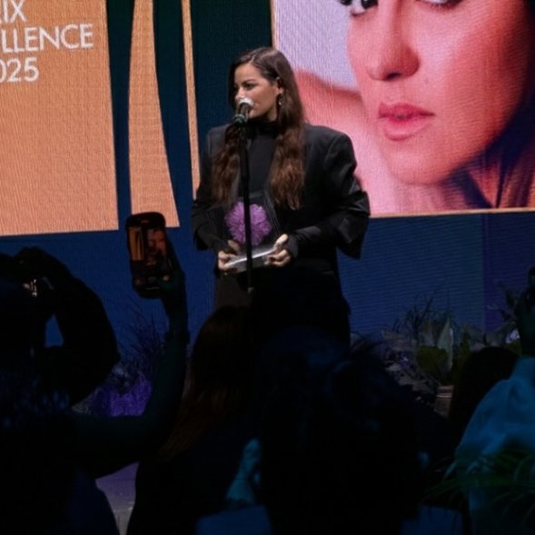 Fotos: Maite Perroni no evento 'Mercado de las Flores' Marie Claire, México (11.12.25)
► maiperroni.org/galeria/thumbn…