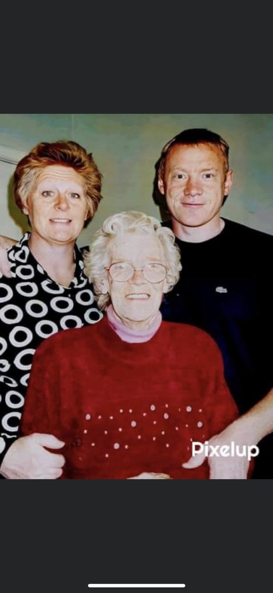 Whish i had just 5 minutes with my old mum again .. i'd tell her how much i miss her 💚