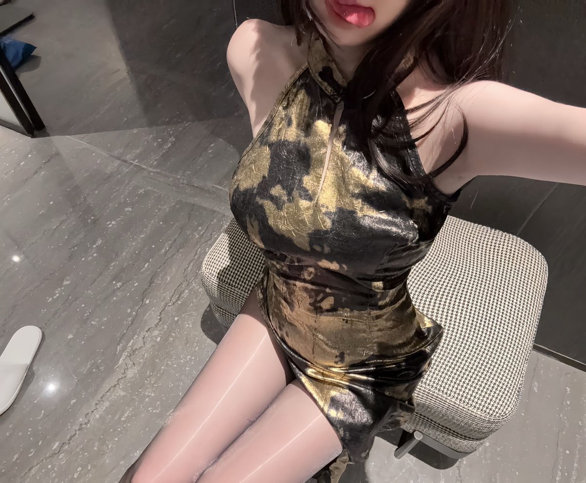 xiaosangya's tweet photo. #母狗 吐舌～～ https://t.co/qytDydAbAM