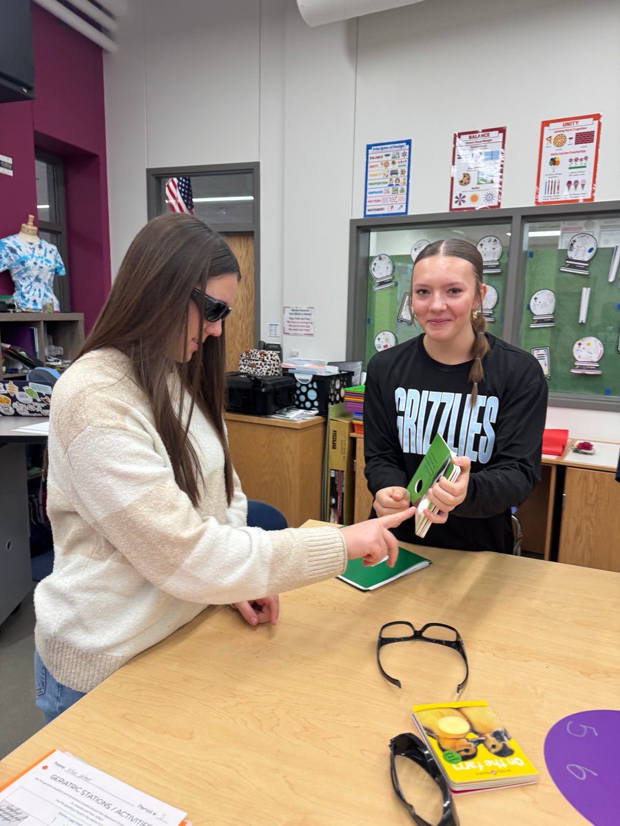 lsbhigh's tweet photo. Human Development class experienced aging during our geriatric simulation day #GoGrizzGo #ClawsOut https://t.co/1MAFMU0dxy