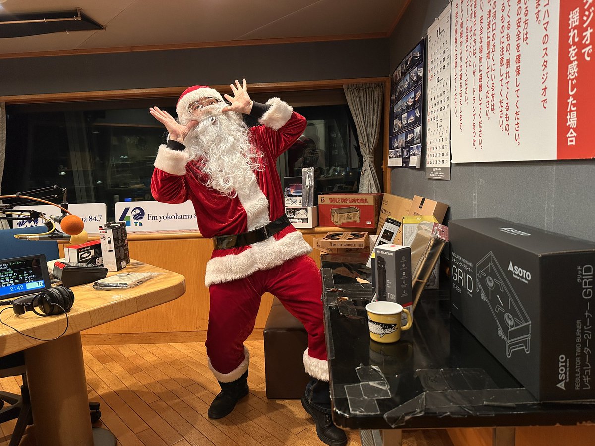 おはヤーマン！

アウトドアサンタがスタジオに到着しましたー🎄
すごい数のプレゼントと共に...🎁

#theburn847