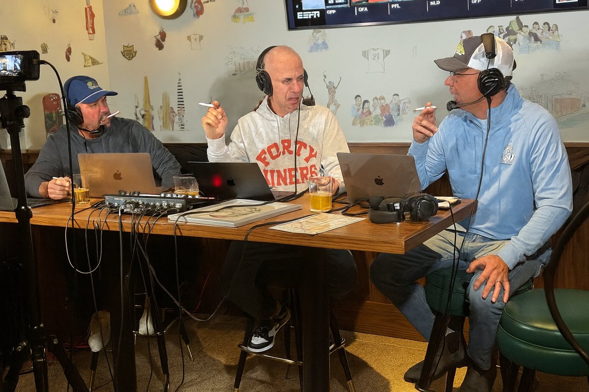 Hassel_Chris's tweet image. Great show so far!