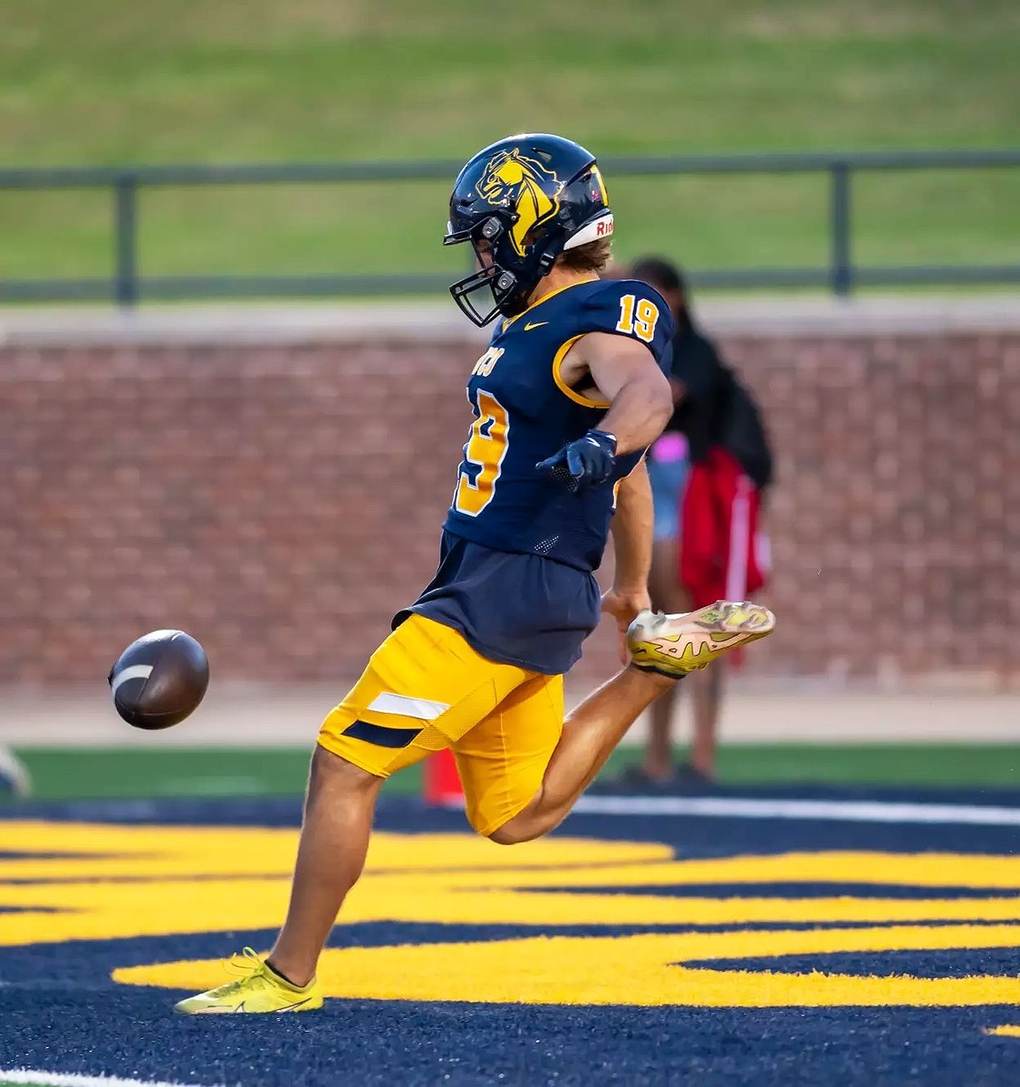 𝐅𝐮𝐧 𝐅𝐚𝐜𝐭 𝐅𝐫𝐢𝐝𝐚𝐲: Central Oklahoma's former punter Grayson Miller earned All-SEC First Team honors playing for Oklahoma this season 👏👏

Miller was a back-to-back All-MIAA Second Team selection for the Bronchos in 2023 and 2024. He now ranks third in the SEC with