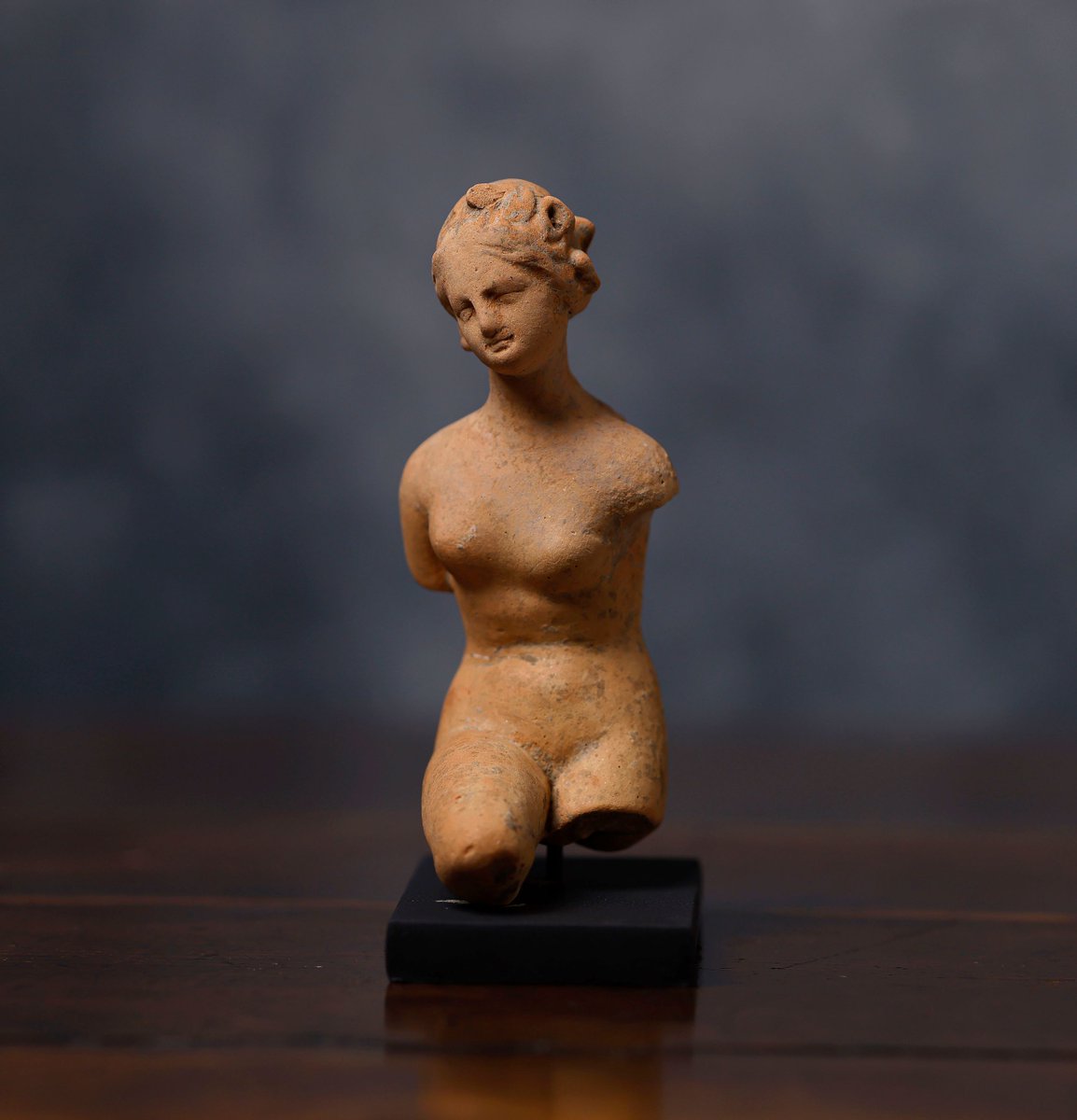 AuctionsTemplum's tweet photo. LOT 3 — GRAND CHRISTMAS AUCTION
Terracotta Venus, Magna Graecia, 3rd century BC.
✔️ Thermoluminescence test available.
22 Dec · 1:00 PM
🔗 https://t.co/CFzy8S9NPM
.
.
.
#AncientArt #ClassicalArt #Antiquities #ArtAuction
#Drouot #Bidspirit #Invaluable #Liveauctioneers https://t.co/1eA3UHPYFD