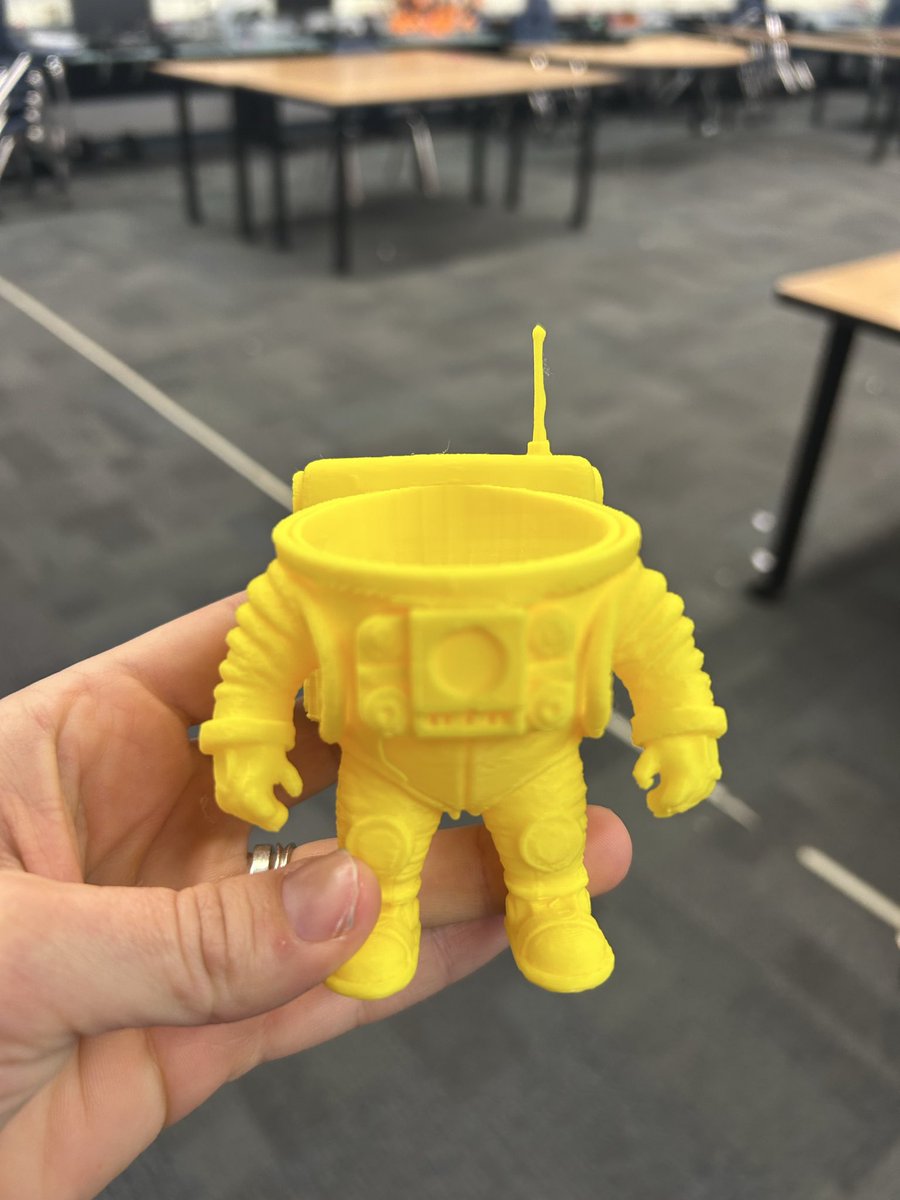 MrsPerkinsPVMS's tweet image. My students helped me 3D print some egg-stronaut suits for our upcoming lander/rover project in Flight &amp;amp; Space. Too cute! #edtech #PLTW @PLTWorg