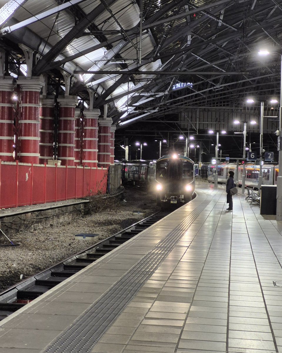 Westfield113594's tweet image. 730 230 coming into Liverpool Lime Street early on  12th December 2025 my pics (and train I got)
#class730 #LiverpoolLimeStreet #trains