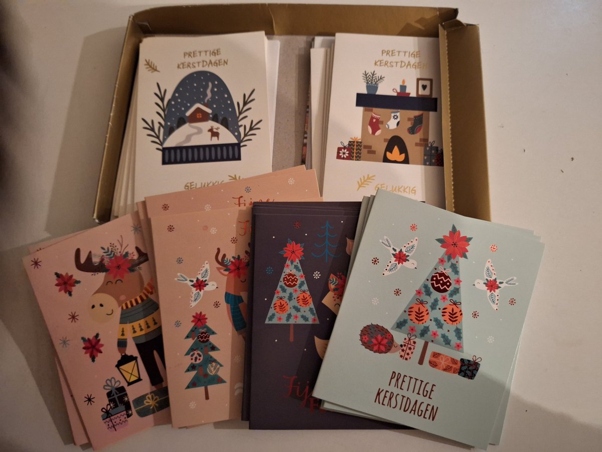 Beerw61x's tweet photo. Op het nippertje bij #Dag12 van #Foto_adventskalender van @josephiensierag Vandaag.
#PostMetHart
Vandaag kaarten gehaald, want natuurlijk sturen we nog steeds de zelf geschreven kaarten.
Alleen komt bij alles wat ik doe met Kerst Bommel weer nieuwsgierig kijken๐ฑ๐โค๏ธ https://t.co/RxtnSxk4SU