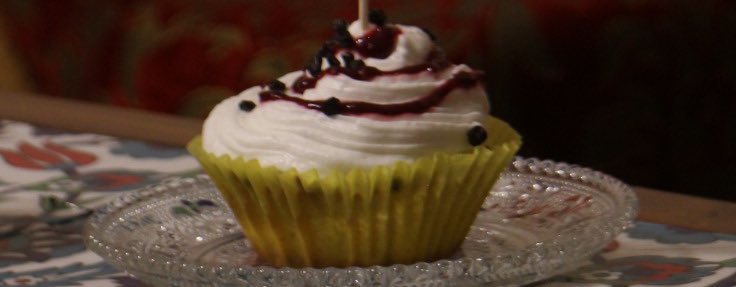 krem şantili pastayı birinin suratına sıvamak gibi bi hayalimi az önce gerçekleştirdim çok mutluyum