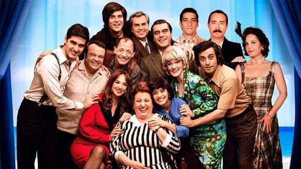 Adile’yi konuşmayı önemsiyorum. Çünkü henüz belgeseli bile çekilmemiş Adile Naşit gibi dönemin ezberini yıkıp geçen bir oyuncunun hayat hikâyesi kurmaca çerçevede yorumlanıyorsa, bu anlatıda yapılan seçimler üzerine konuşmak zorundayız. 
Uzun bir tweet zinciri geliyor. (1)