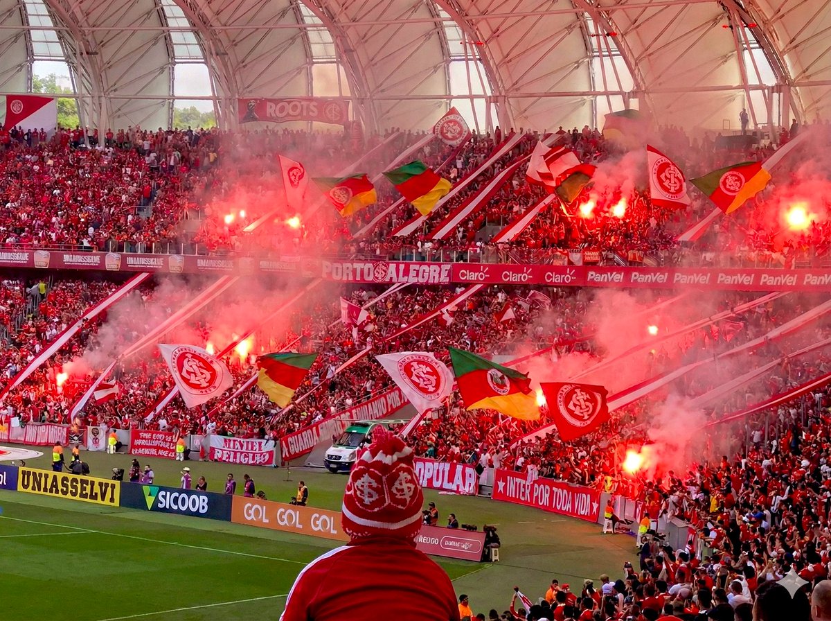 jvictorsci's tweet image. Pra mim, o Beira Rio só vai voltar a ser o que era quando subir a barra também pra superior em jogo grande.

Domingo, sem faixas, a superior rugiu tanto quanto. E a vista fica muito mais imponente