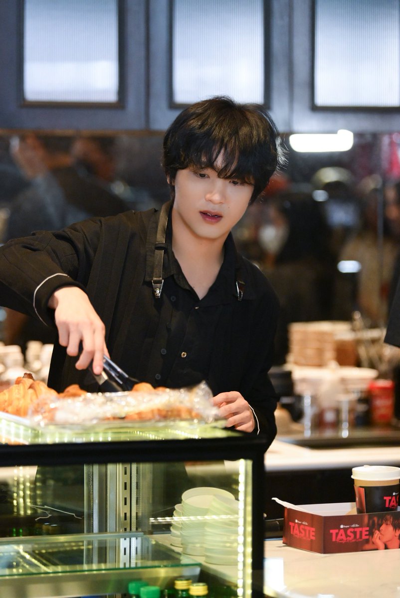 ROLAmagTH's tweet image. ดูภาพทั้งหมด rolamag.com/1167-2-shopee-…

#ShopeexHAECHANTASTEEvent #HAECHAN #해찬 #NCT #NCT127 #NCTDREAM #TASTE #HAECHAN_TASTE #ShopeeTH #SMTrue #ShopeeTHxSMTrue