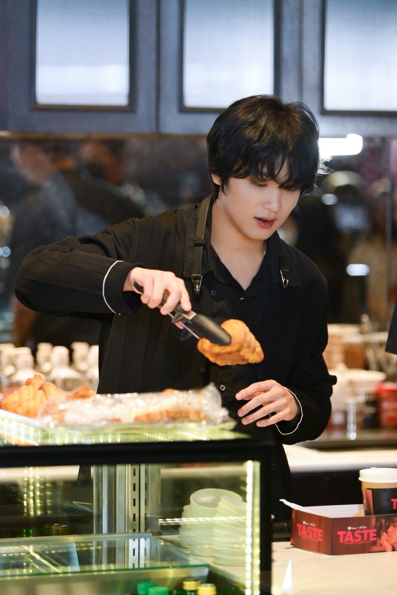 ROLAmagTH's tweet image. ดูภาพทั้งหมด rolamag.com/1167-2-shopee-…

#ShopeexHAECHANTASTEEvent #HAECHAN #해찬 #NCT #NCT127 #NCTDREAM #TASTE #HAECHAN_TASTE #ShopeeTH #SMTrue #ShopeeTHxSMTrue