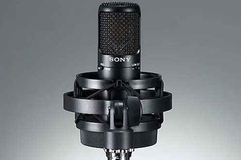tjkeenan's tweet photo. Here's a nice REVIEW of the Sony: C-80 Condenser Microphone.

Sony mics are amazing. This mic borrows its medium-sized capsule from the C-100, incorporates  design elements from both the C-100 &amp; the C-800G, but has a  street price of $499. | @tapeopmag 

https://t.co/5JPwROtYJD https://t.co/gd35uubmfF