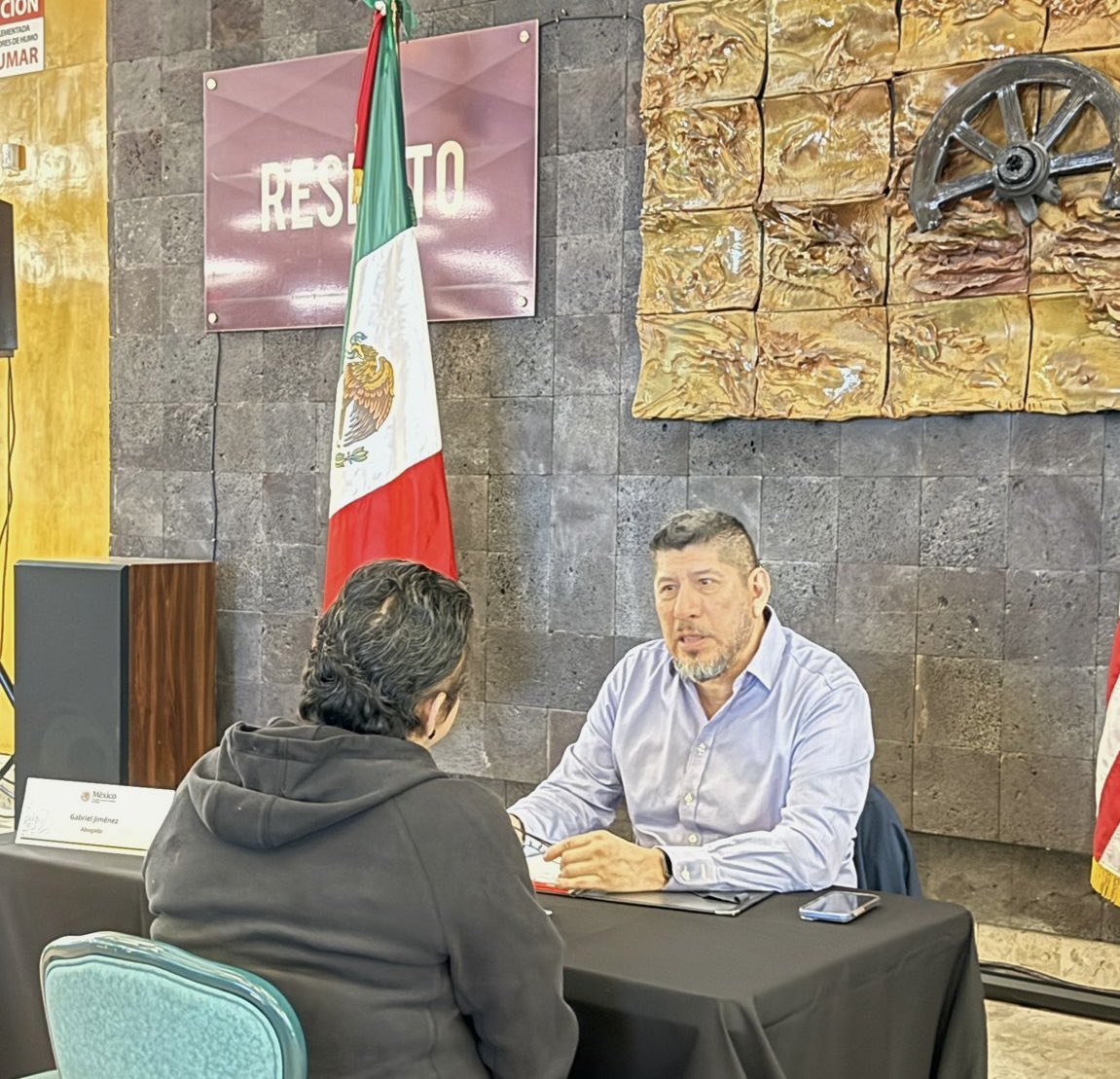 Hoy, el abogado del programa #PALE, Gabriel Jiménez, ofreció #AsesoríaLegalGratuita a las y los connacionales que acudieron a recibir apoyo y orientación. 🇲🇽👩‍⚖️👨‍⚖️
Aprovecha este servicio que está disponible todos los viernes de 9:00am a 12:00pm y recibe orientación legal sin costo