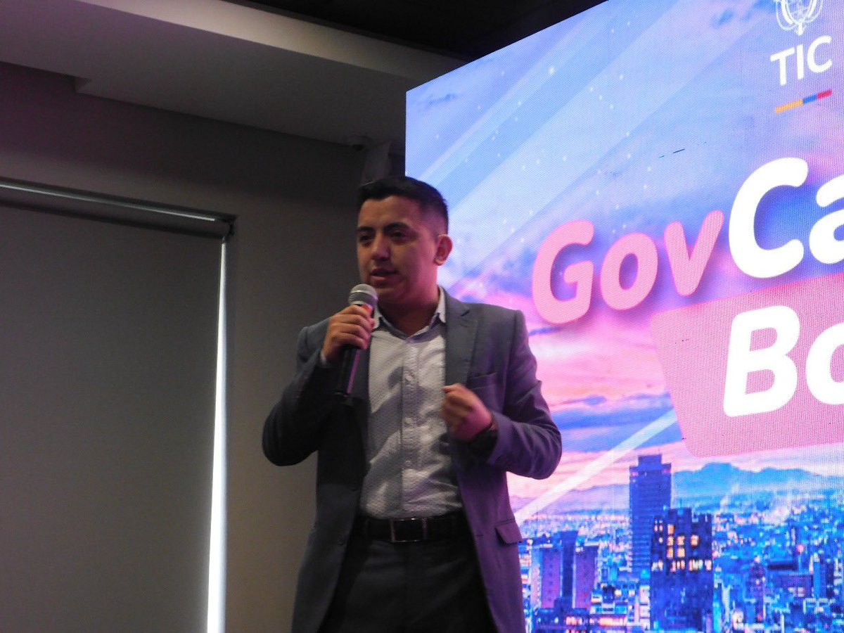 GobDigitalCO's tweet photo. @Ministerio_TIC @CarinaMurciaY 🏆 ¡Momento de premios!
Realizamos la entrega de los premios de Máxima Velocidad 2025, reconociendo a las entidades que se han destacado por su compromiso y liderazgo en el uso de la tecnología para avanzar en la #TransformaciónDigital del sector público. 🚀🏅 #GovCamp2025 https://t.co/kxNJlKmI6W
