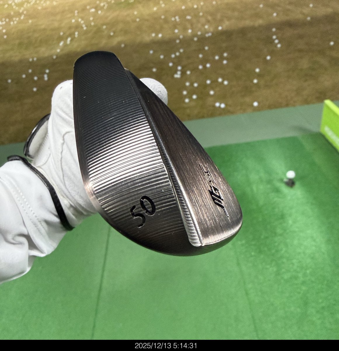 rs251's tweet photo. ゴルフ練習なう

三浦技研の50度のウェッジ買ったんだけど、かっこいいわぁ

52度と56度の組合せで買いたかったけど予算の関係で１本しか買えなくて、使ったことない50度購入

52度よりも使い勝手の良い距離感かも。フェースを開いて打てるよう、もっと練習したい https://t.co/DspdWDfg35