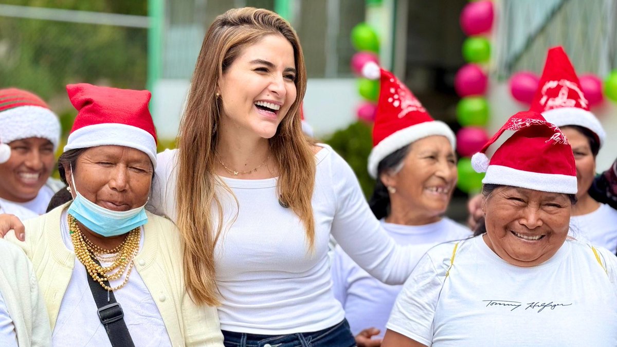 IESS_SSC's tweet image. 📍Calderón 

La Navidad se vive cerca de nuestras comunidades 🎄🤍

Desde el #NuevoSeguroSocialCampesino, compartimos un momento de alegría y unión junto a la comunidad de San Miguel del Común.