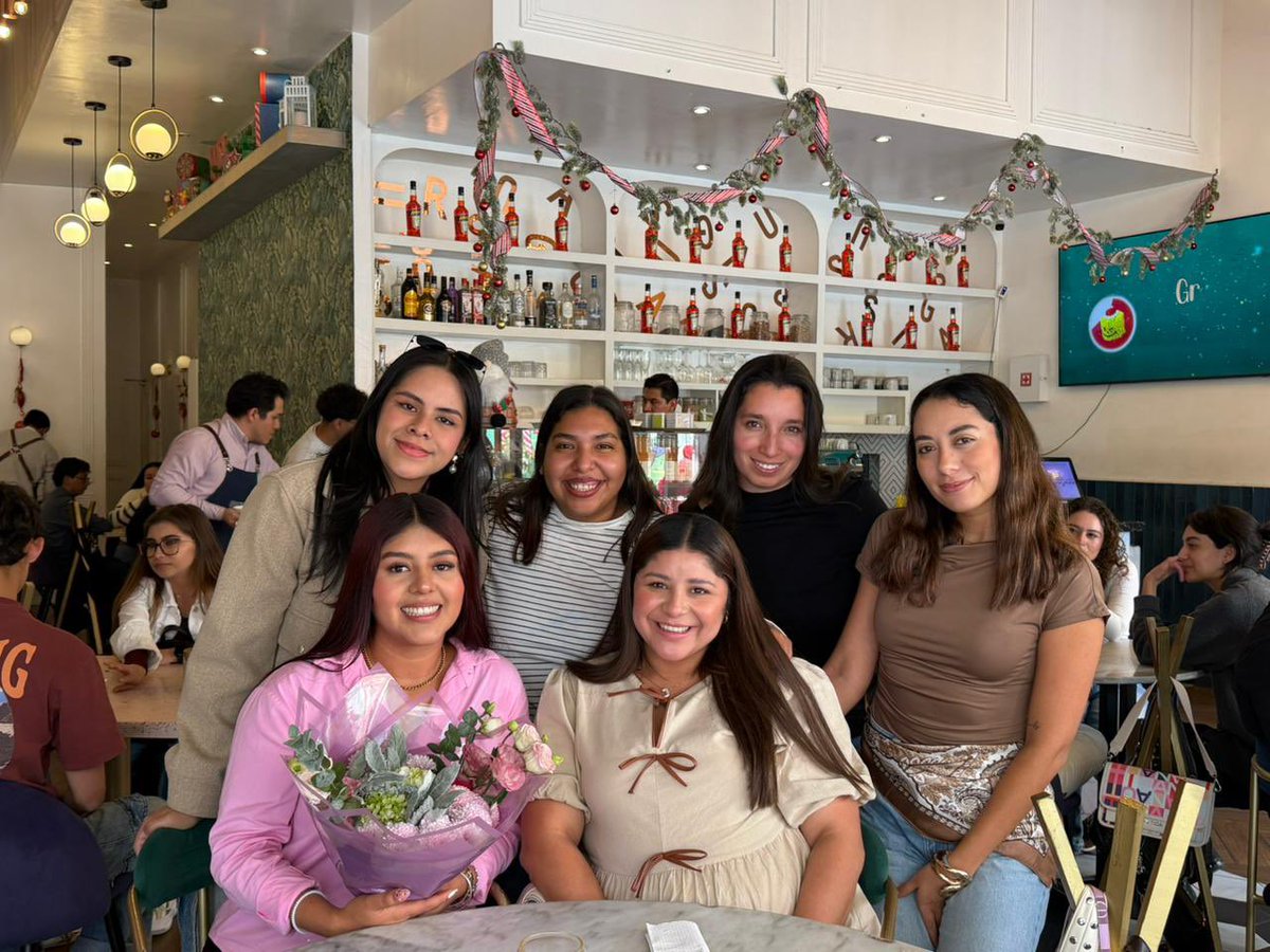 este año conocí a estas morras y armamos nuestro club de morras que brunchean juntas después de pilates. 
Las tqm 🥰