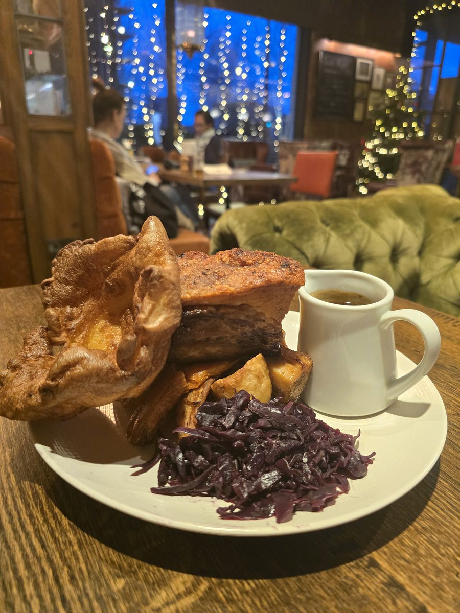 Have you got this week's roast booked in yet? 

Secure a table through the link in our bio and tuck into a beautifully cooked Sunday roast with a glass (or two) of your favourite drink from the bar

See you Sunday!

@youngspubs #youngspubsundays