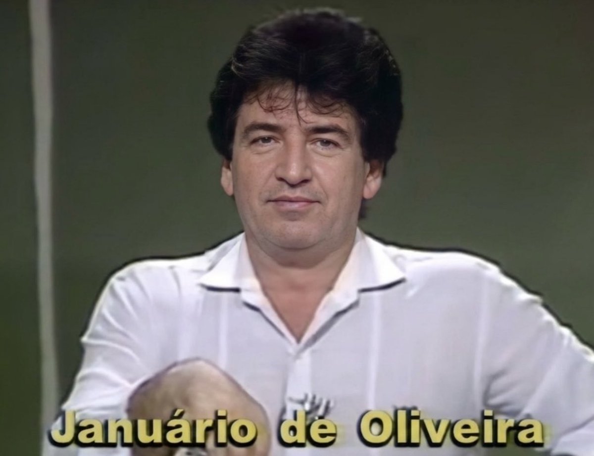 futnostalgico's tweet image. 🎙️Os bordões do grande narrador Januário de Oliveira:

"tá aí o que você queria!"
"Bola para o mato que o jogo é de campeonato!"
"Olhos nos olhos!"
"Tá lá um corpo estendido no chão!"
"É o primeiro carreto da noite!"
"Ele é cruel, muito cruel!"
"Ele sabe que é disso, é disso que…