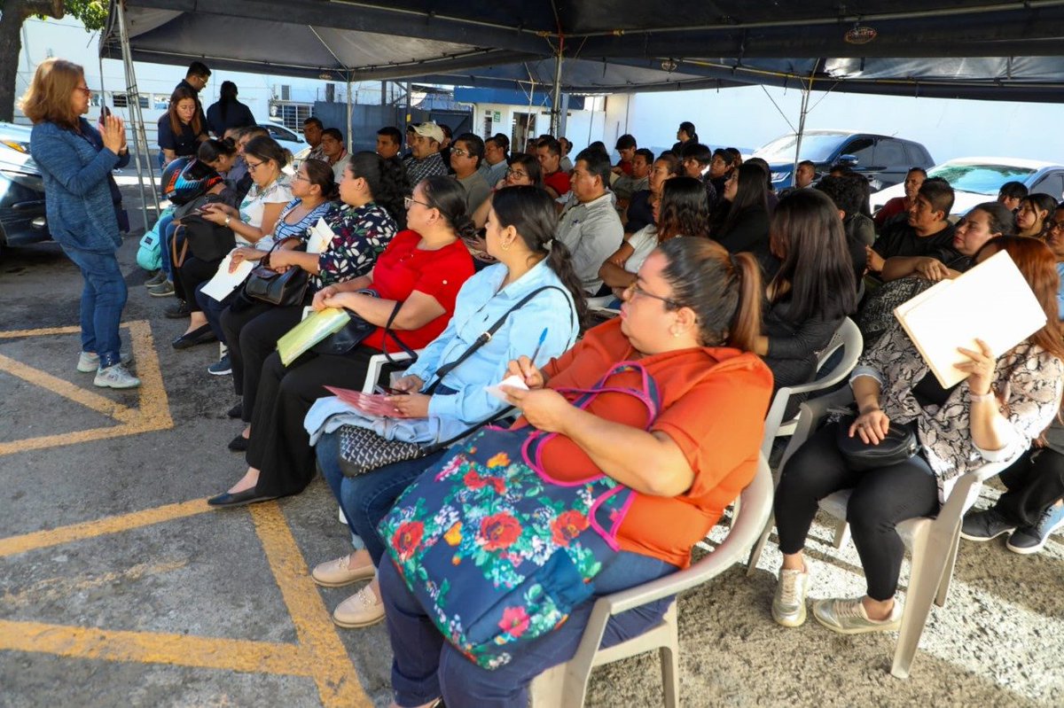 eccosv's tweet image. Ministerio de Trabajo impulsa nuevo Lunes de Empleo

Bajo la dirección del Ministro de Trabajo, @RolandoCastroSv, el Ministerio de Trabajo desarrollará un nuevo Lunes de Empleo, enfocado en generar oportunidades laborales y fortalecer el vínculo entre empresas y trabajadores.